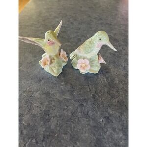 Set of 2, Porcelain Hummingbird SALT & PEPPER SHAKERS No Box Pastel Colors